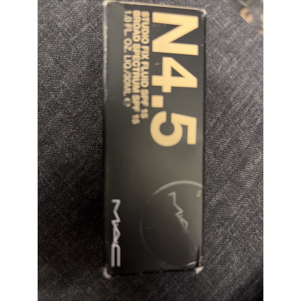 MAC Studio Fix Fluid SPF 15 Foundation ~ N4.5 ~ 1 fl oz (FULL SIZE) - New In Box